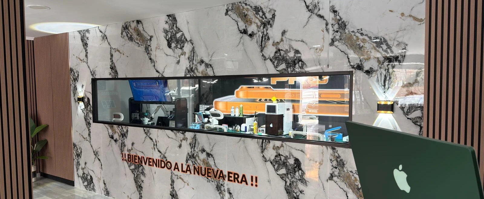 Foto taller Phone Market Factory